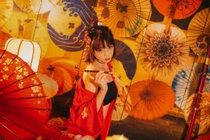 疯猫ss《红色羽衣》主题写真：15张全套美图