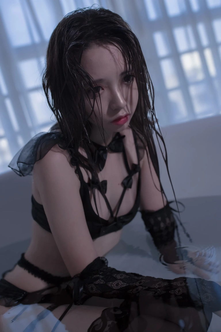 疯猫ss《蓝调浴缸》主题写真：36张全套美图