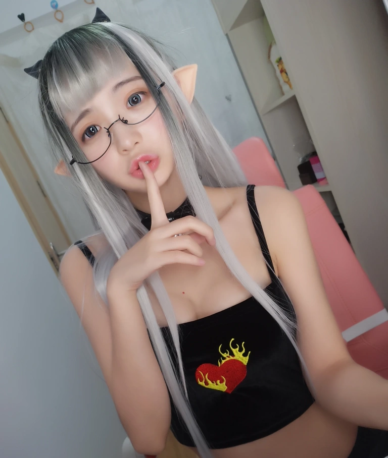疯猫ss《猫哥超凶》主题写真：9张全套美图