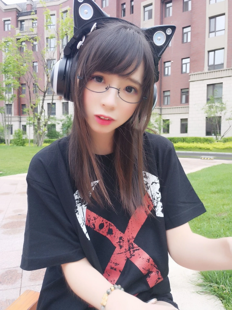 疯猫ss《直播自拍》主题写真：40张全套美图