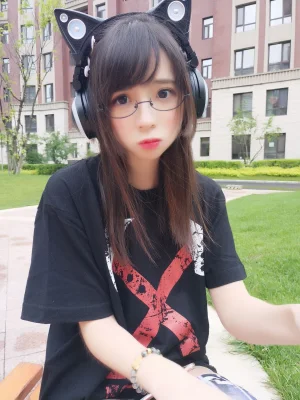 疯猫ss《直播自拍》主题写真：40张全套美图