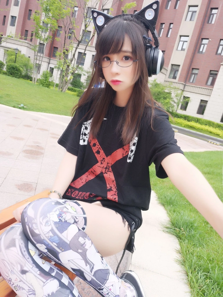 疯猫ss《直播自拍》主题写真：40张全套美图