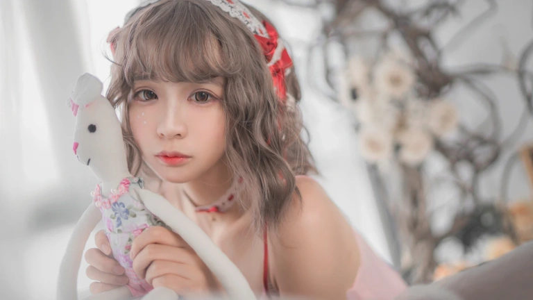 疯猫ss《粉红粉红》主题写真：17张全套美图