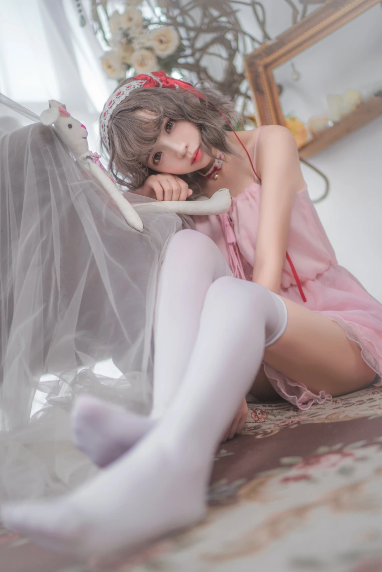 疯猫ss《粉红粉红》主题写真：17张全套美图