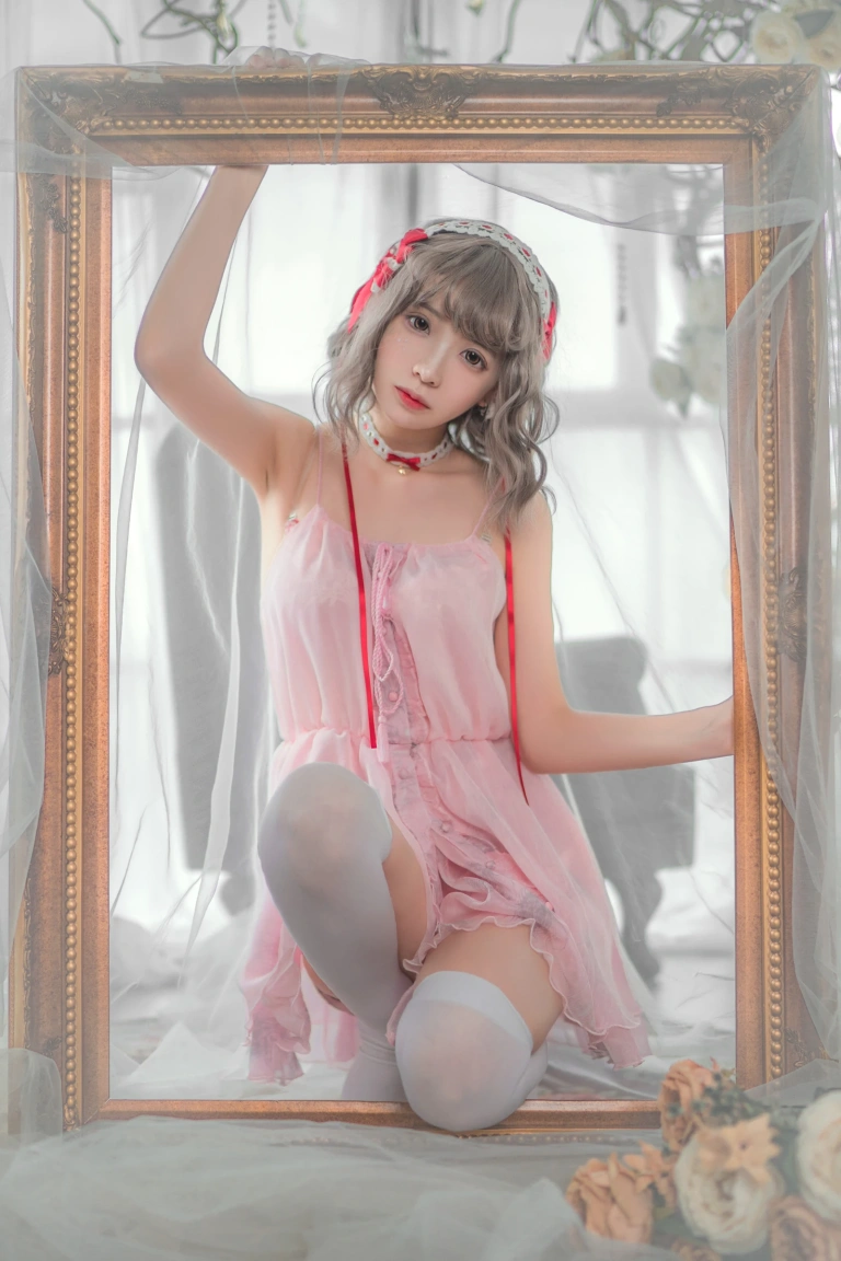 疯猫ss《粉红粉红》主题写真：17张全套美图
