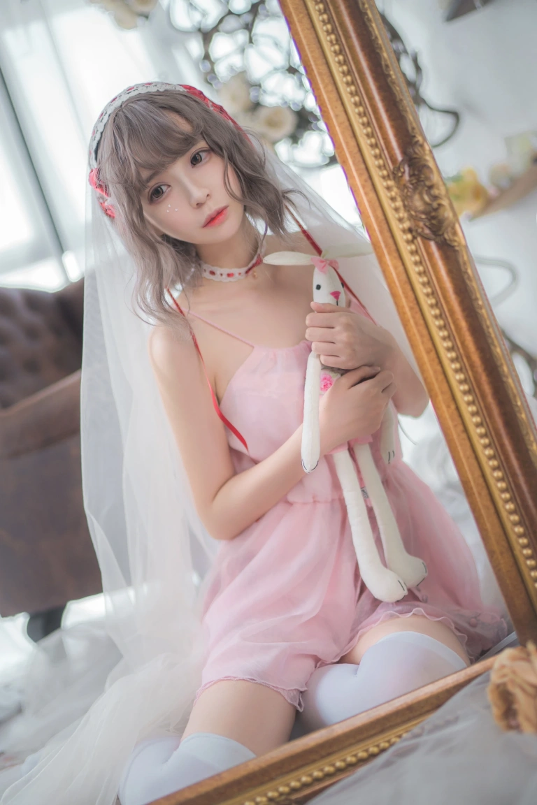 疯猫ss《粉红粉红》主题写真：17张全套美图
