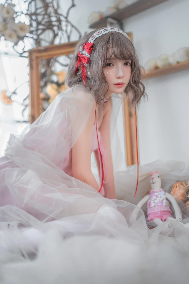 疯猫ss《粉红粉红》主题写真：17张全套美图