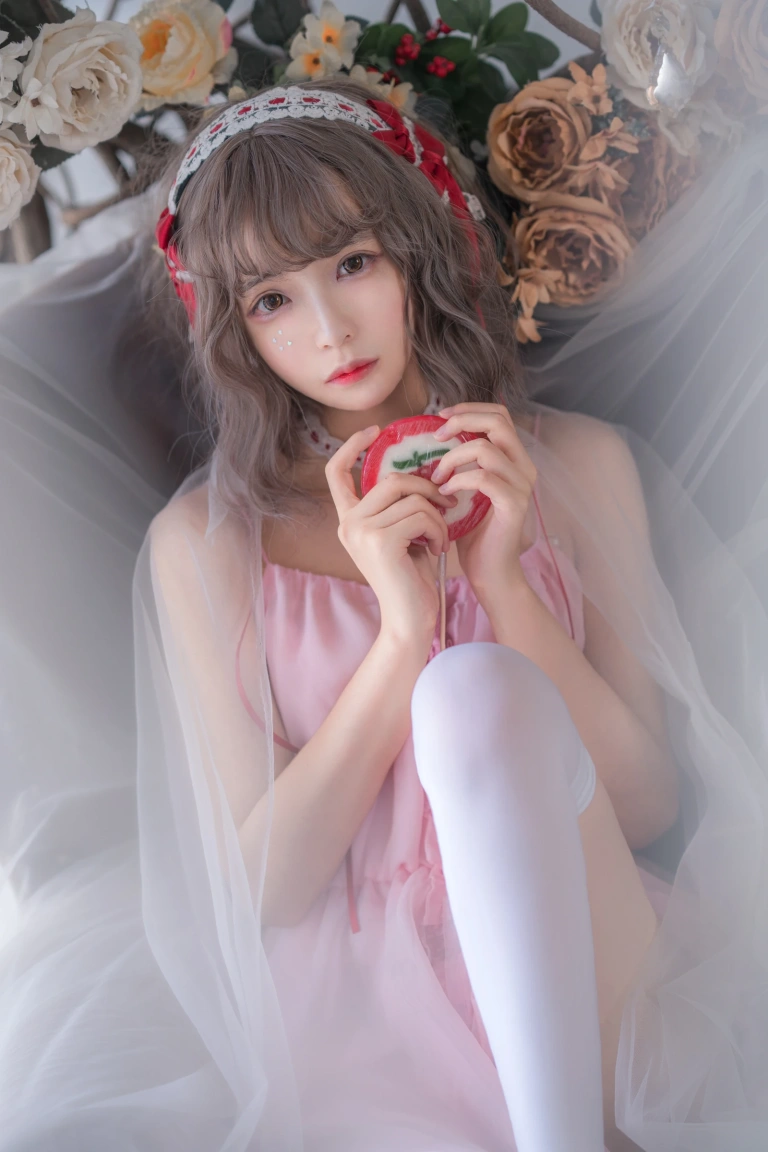 疯猫ss《粉红粉红》主题写真：17张全套美图