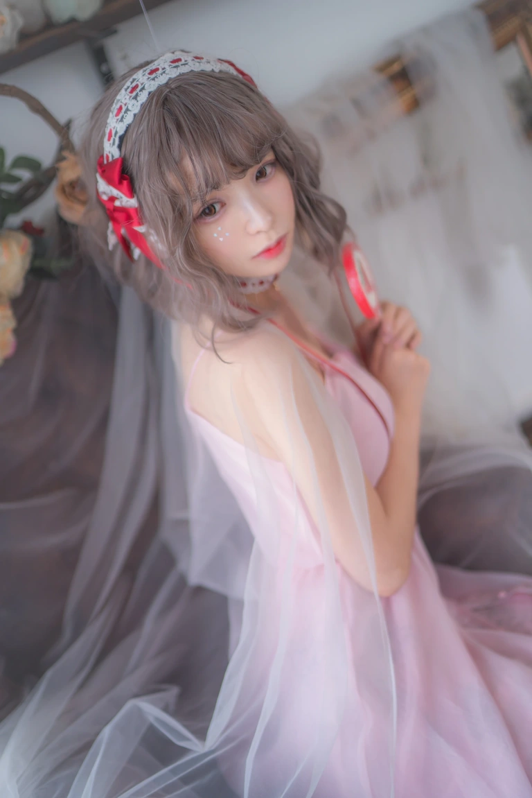 疯猫ss《粉红粉红》主题写真：17张全套美图