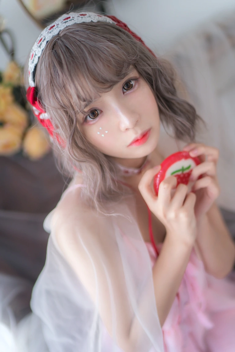疯猫ss《粉红粉红》主题写真：17张全套美图