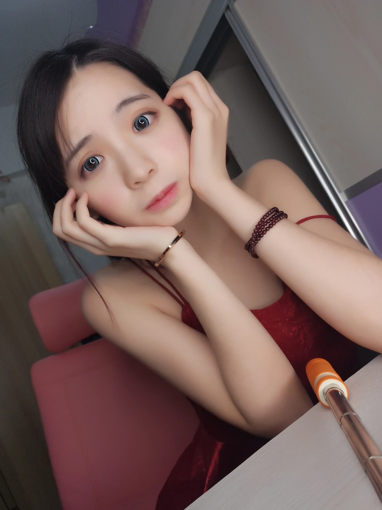 疯猫ss《红裙》主题写真：15张全套美图