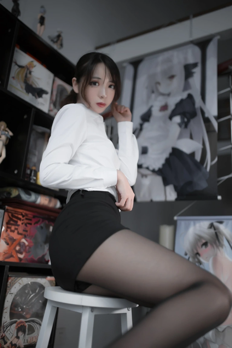 疯猫ss《职业装》主题写真：30张全套美图