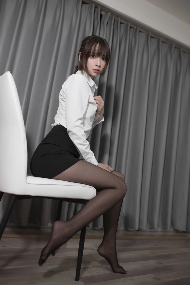 疯猫ss《职业装2》主题写真：21张全套美图