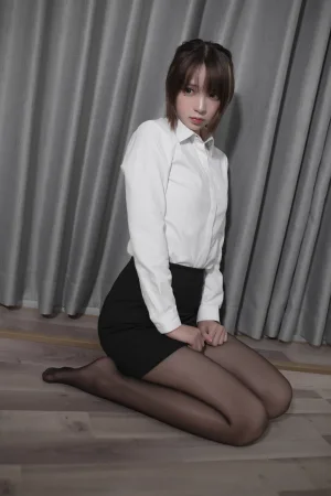 疯猫ss《职业装2》主题写真：21张全套美图