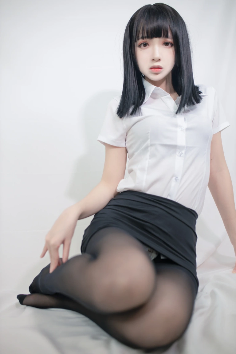 疯猫ss《职业装3 OL定制》主题写真：40张全套美图