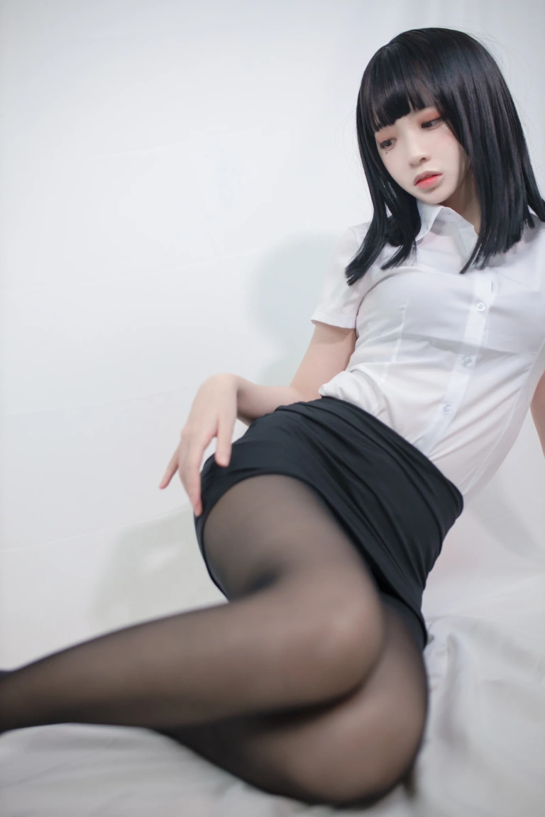 疯猫ss《职业装3 OL定制》主题写真：40张全套美图