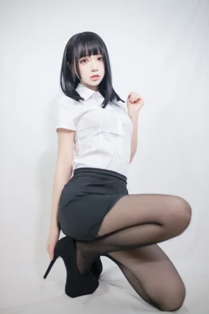 疯猫ss《职业装3 OL定制》主题写真：40张全套美图