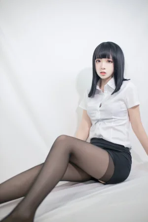 疯猫ss《职业装3 OL定制》主题写真：40张全套美图
