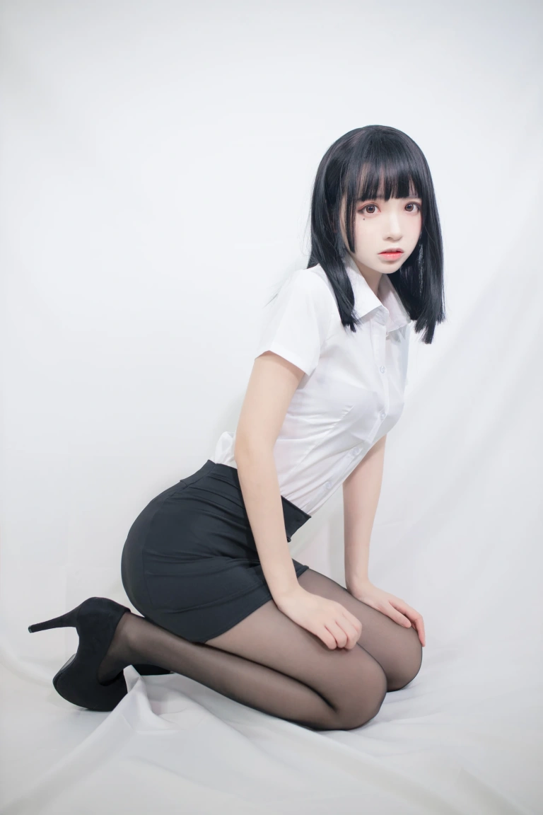 疯猫ss《职业装3 OL定制》主题写真：40张全套美图