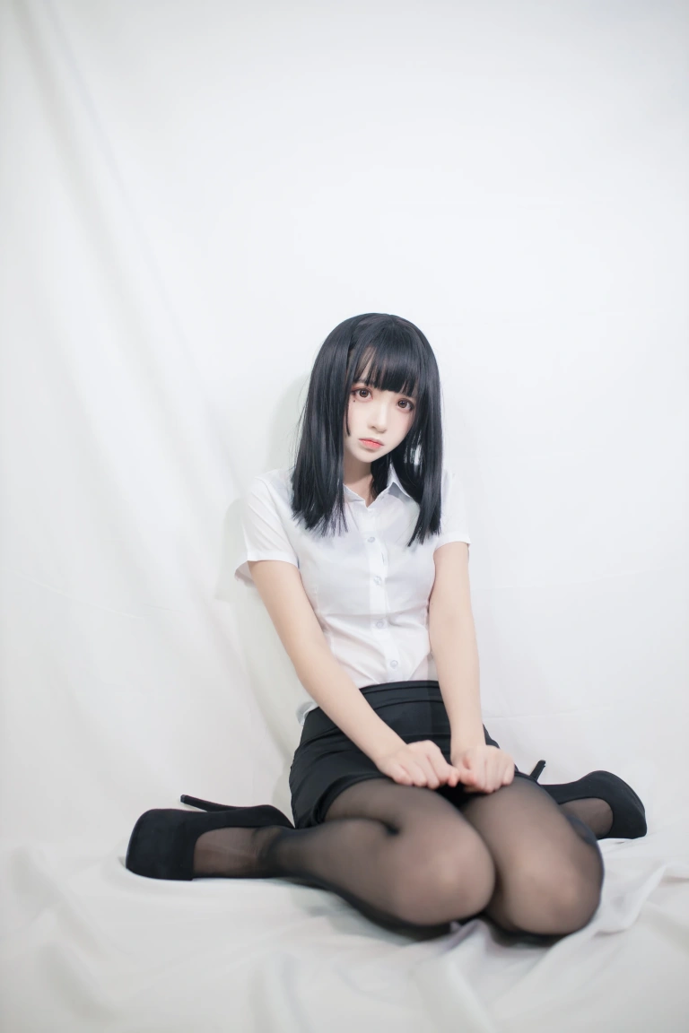 疯猫ss《职业装3 OL定制》主题写真：40张全套美图