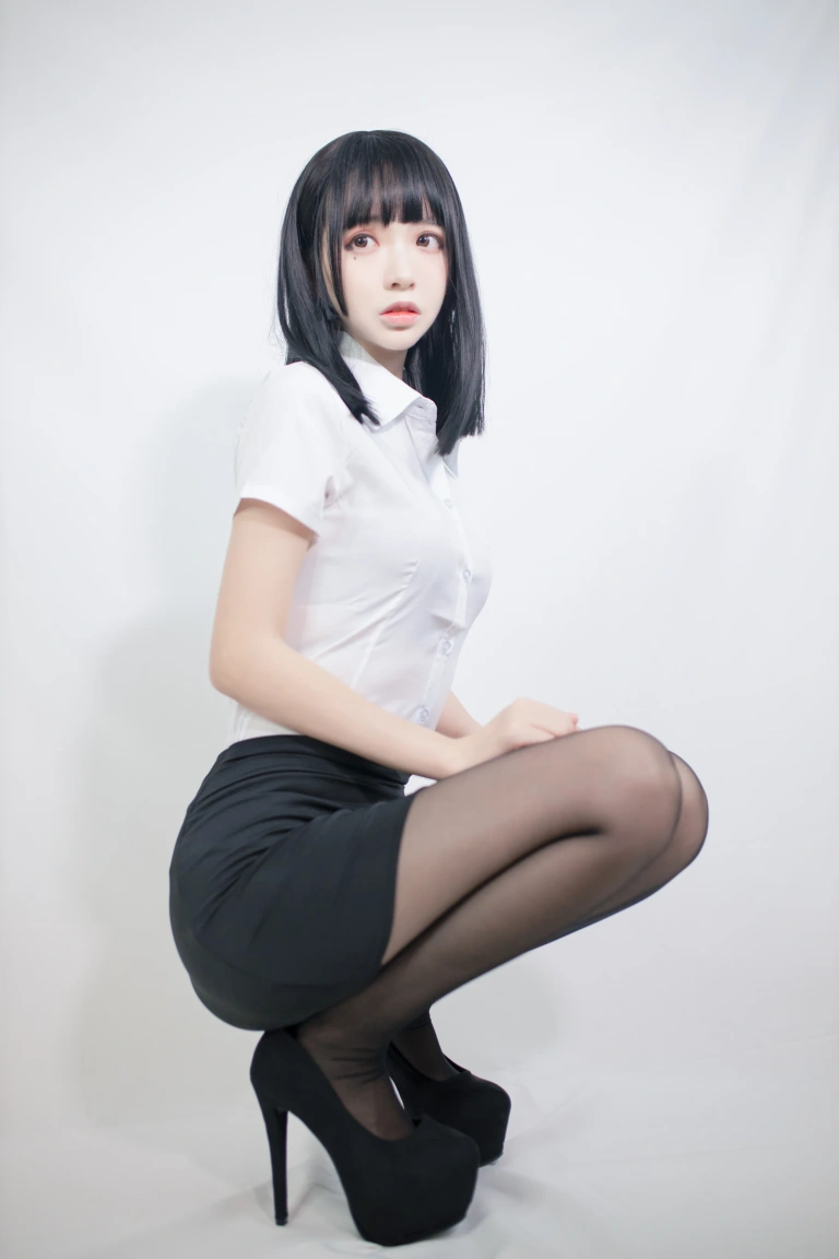 疯猫ss《职业装3 OL定制》主题写真：40张全套美图