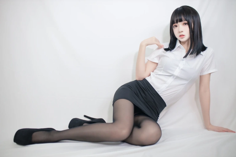 疯猫ss《职业装3 OL定制》主题写真：40张全套美图