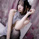 疯猫ss《露背毛衣》主题写真：16张全套美图