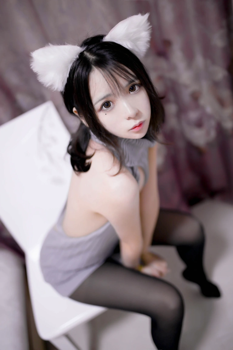 疯猫ss《露背毛衣》主题写真：16张全套美图