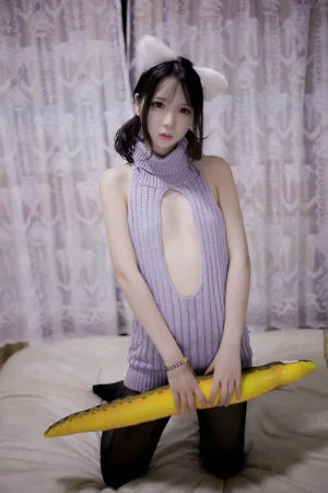 疯猫ss《露背毛衣》主题写真：16张全套美图
