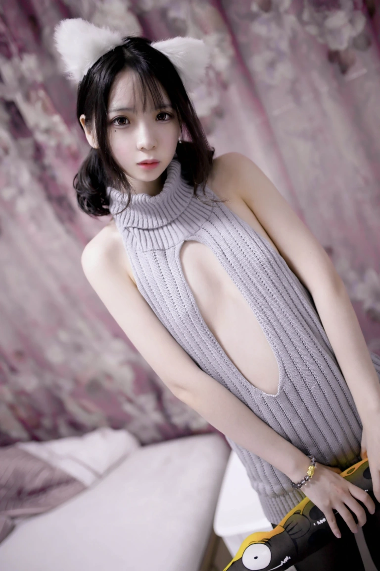 疯猫ss《露背毛衣》主题写真：16张全套美图