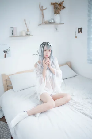 疯猫ss《透明白纱》主题写真：32张全套美图