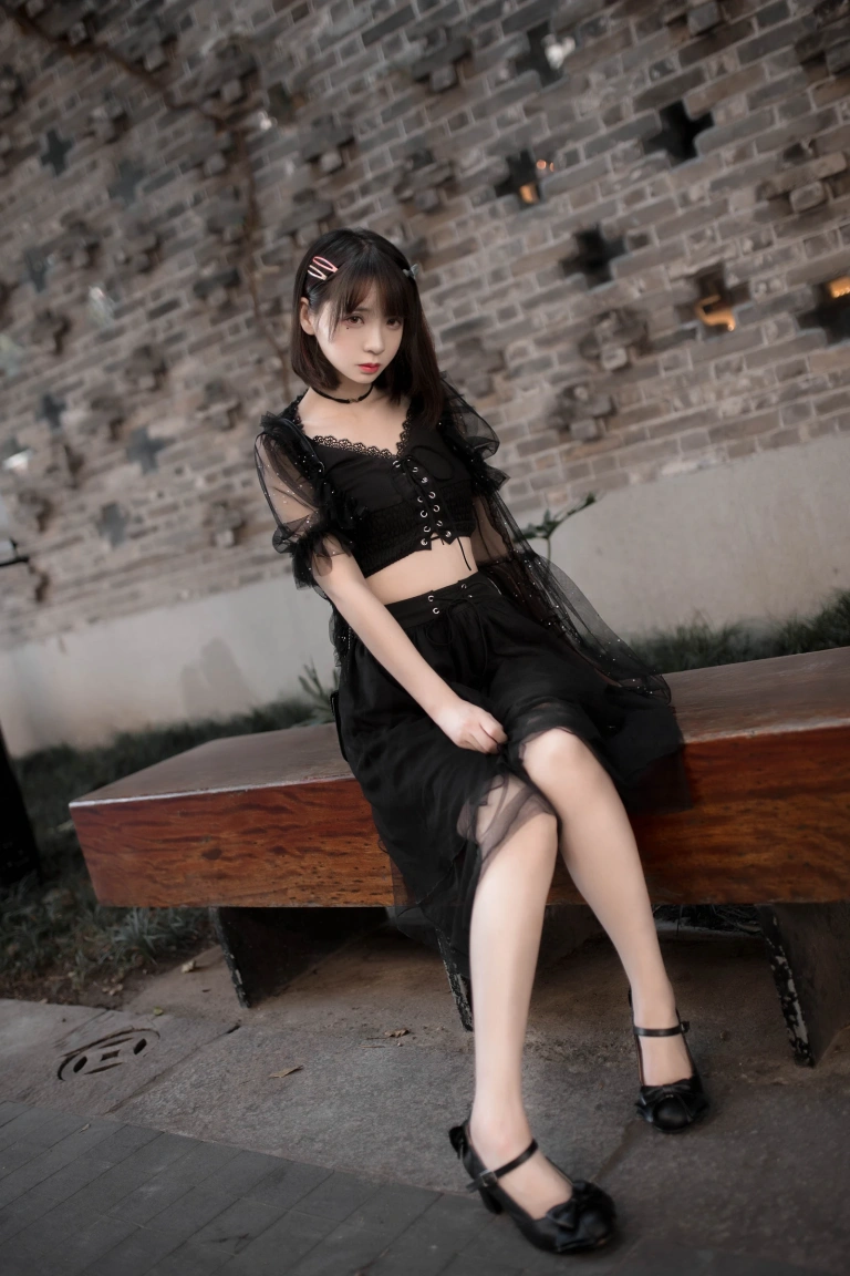 疯猫ss《街拍》主题写真：9张全套美图