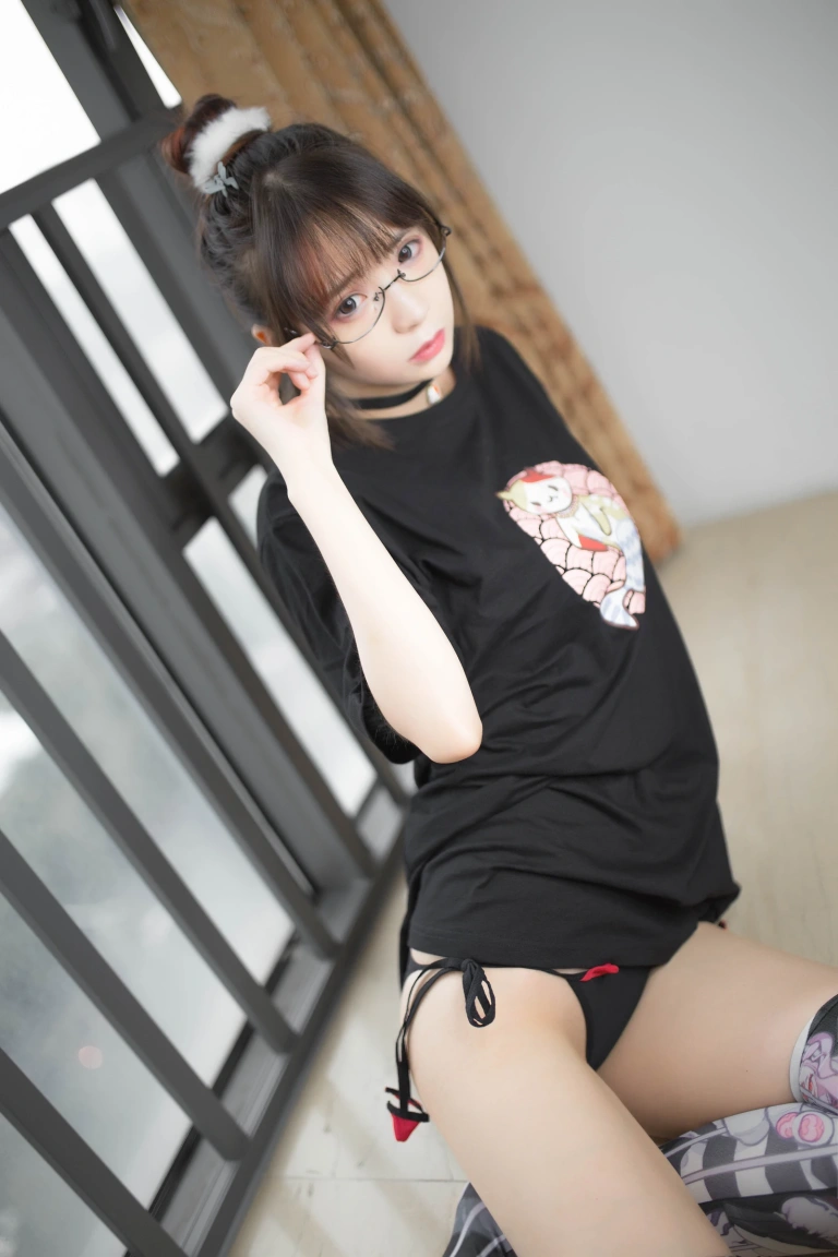 疯猫ss《黑猫》主题写真：22张全套美图