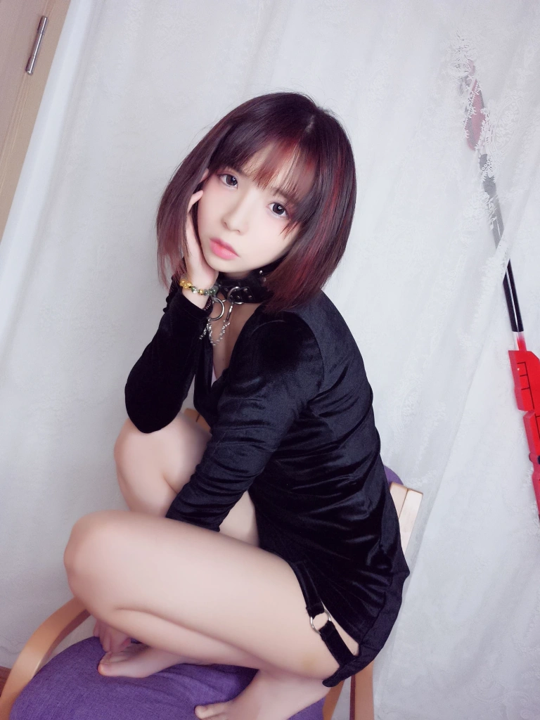 疯猫ss《黑色紧身衣》主题写真：9张全套美图