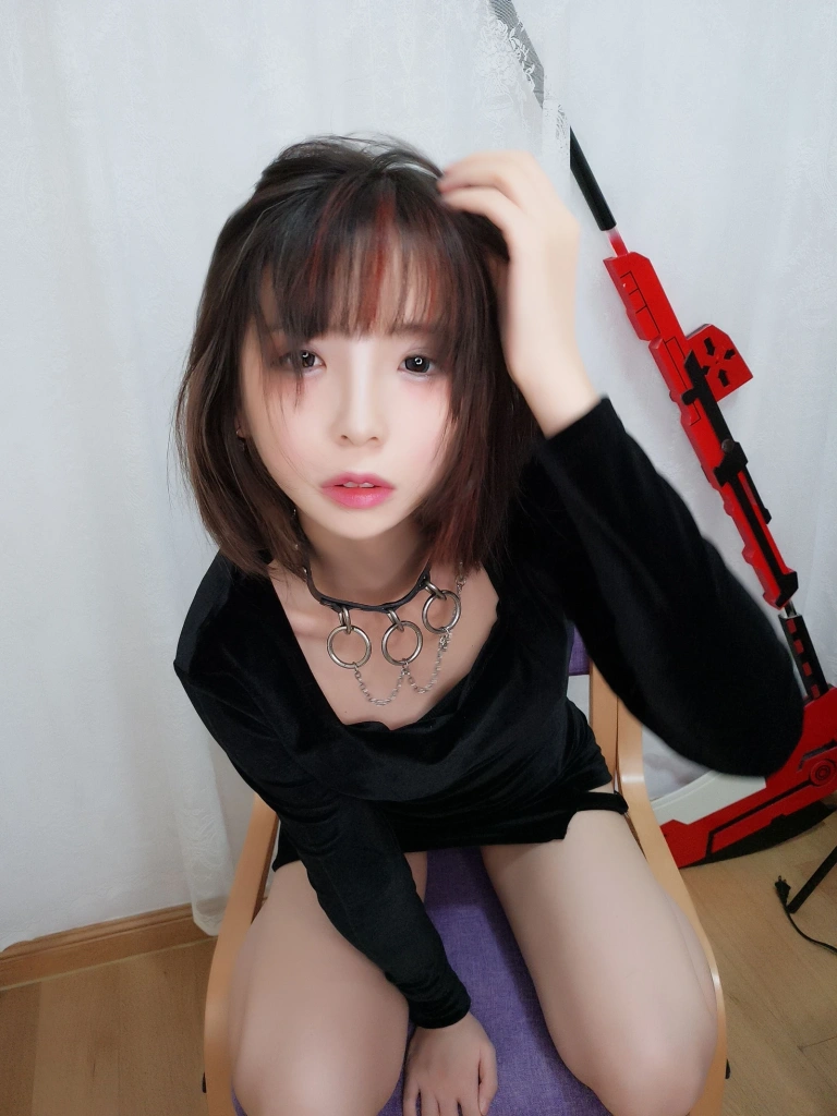 疯猫ss《黑色紧身衣》主题写真：9张全套美图