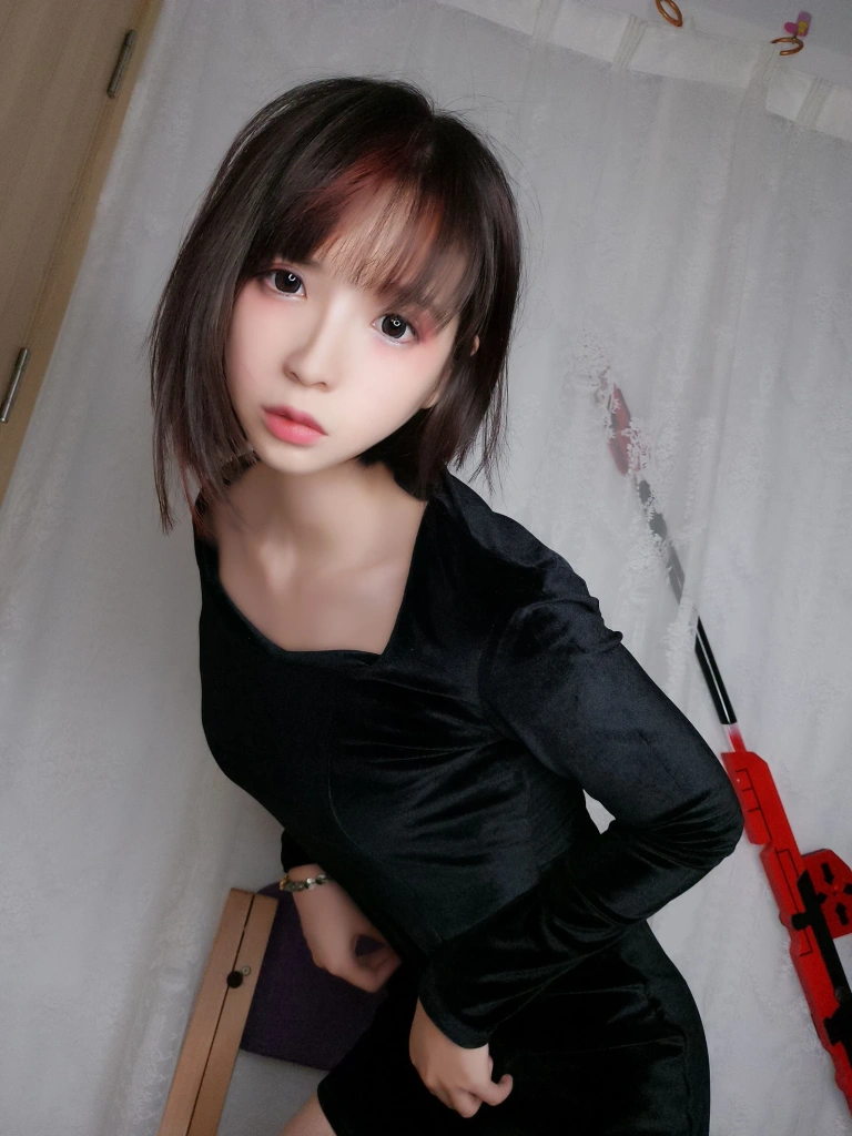 疯猫ss《黑色紧身衣》主题写真：9张全套美图