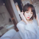 疯猫ss《白色睡衣》主题写真：24张全套美图