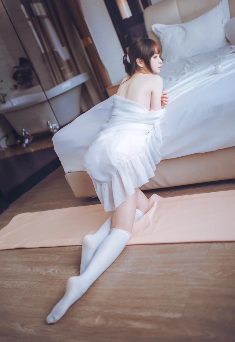 疯猫ss《白色睡衣》主题写真：24张全套美图