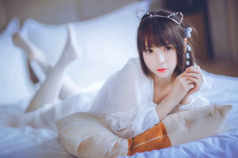 疯猫ss《白色睡衣》主题写真：24张全套美图