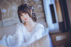 疯猫ss《白色睡衣》主题写真：24张全套美图
