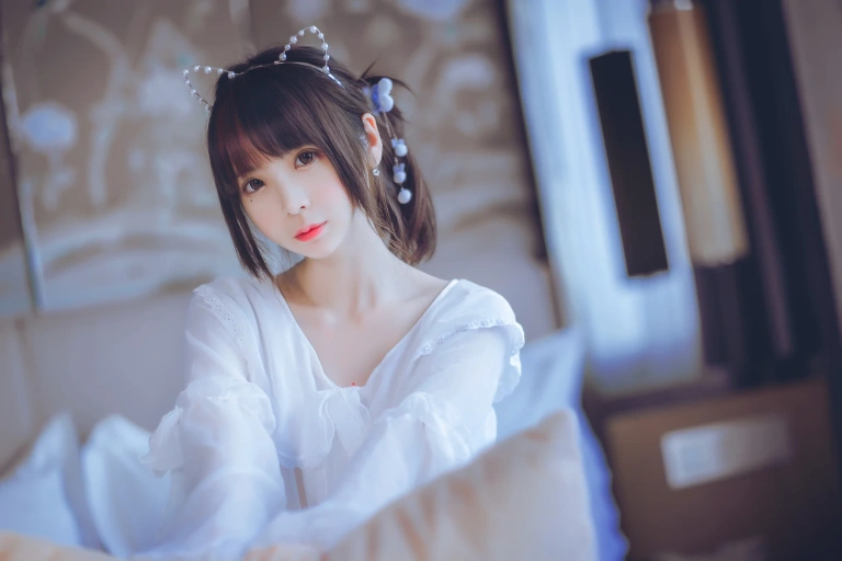 疯猫ss《白色睡衣》主题写真：24张全套美图