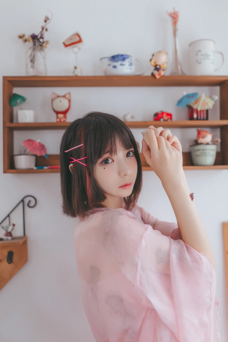 疯猫ss《粉红日常》主题写真：19张全套美图