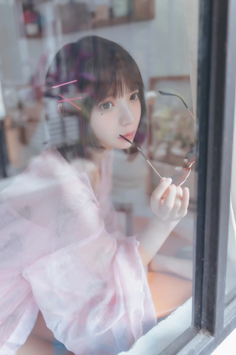 疯猫ss《粉红日常》主题写真：19张全套美图