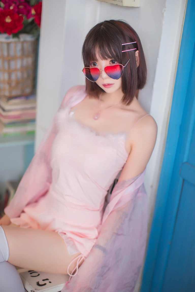疯猫ss《粉红日常》主题写真：19张全套美图