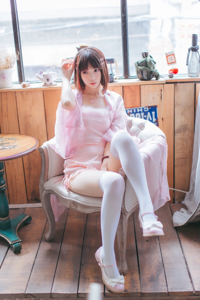 疯猫ss《粉红日常》主题写真：19张全套美图