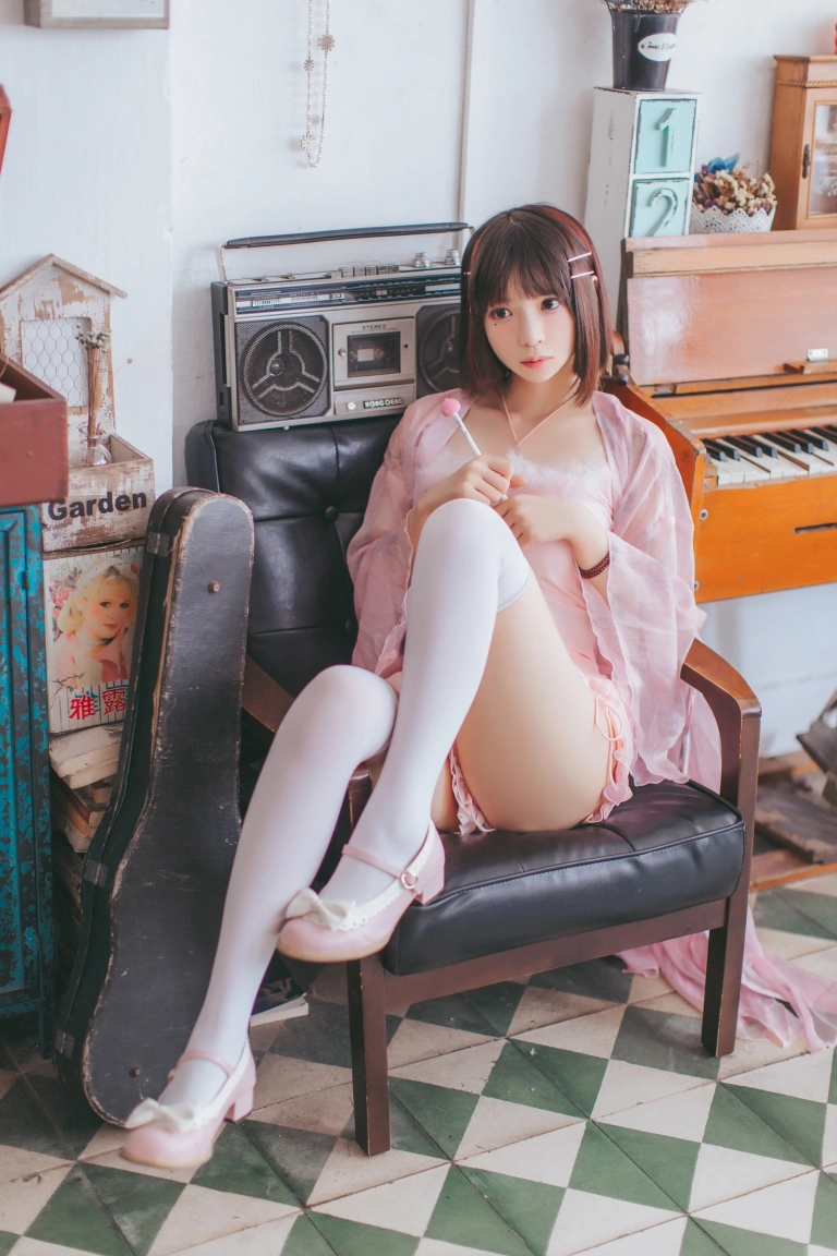 疯猫ss《粉红日常》主题写真：19张全套美图