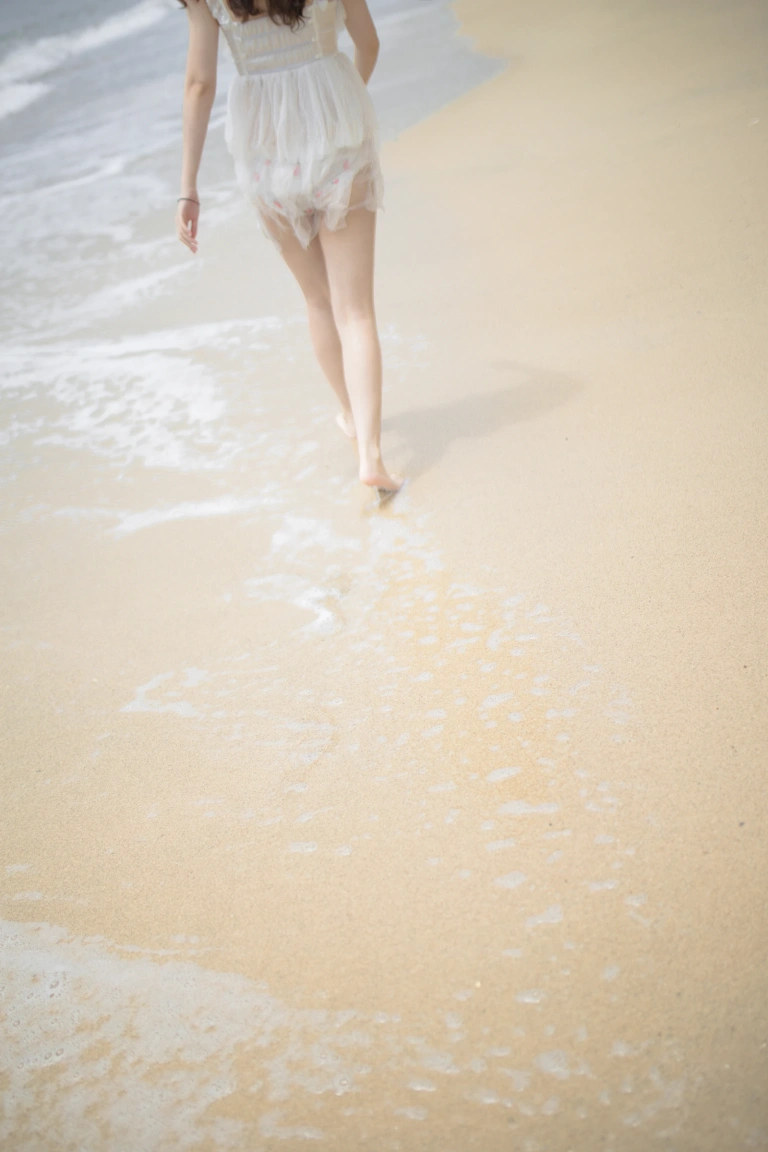 疯猫ss《眠海歌 海滩黄色》主题写真：29张全套美图
