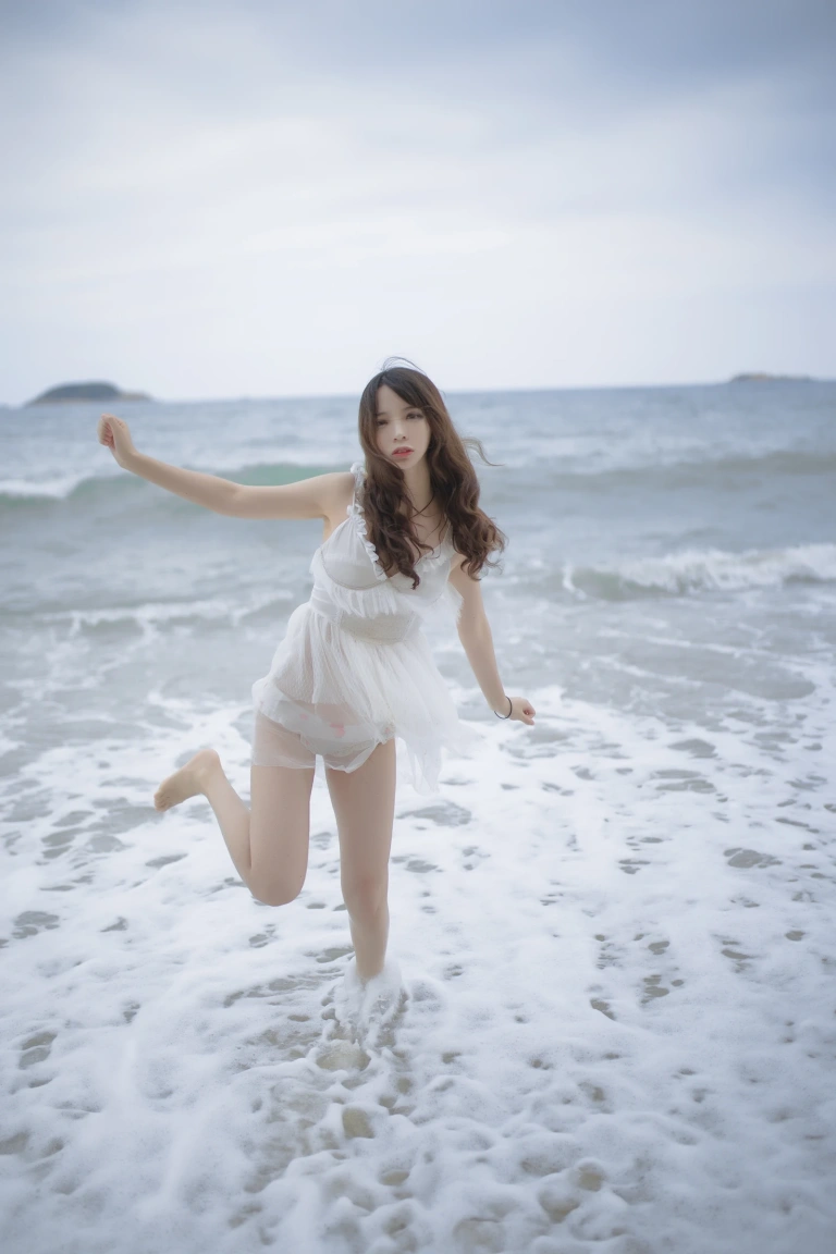 疯猫ss《眠海歌 海滩黄色》主题写真：29张全套美图