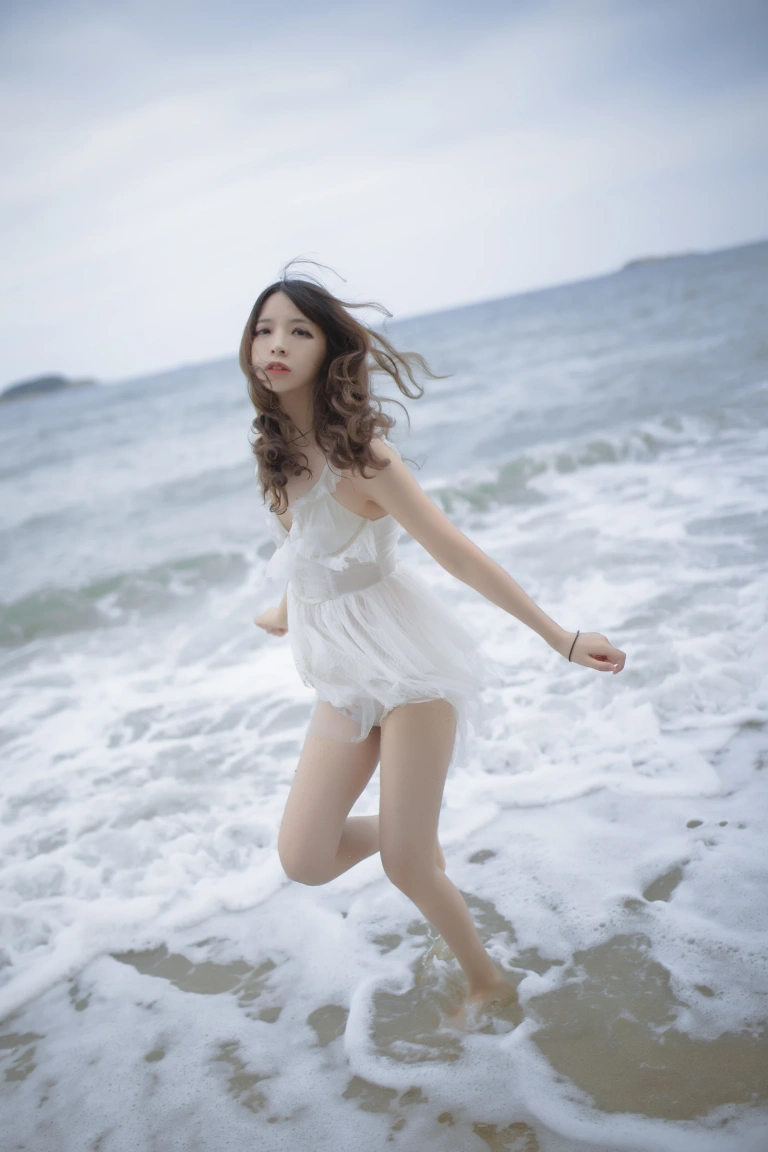 疯猫ss《眠海歌 海滩黄色》主题写真：29张全套美图