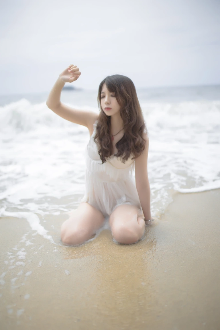疯猫ss《眠海歌 海滩黄色》主题写真：29张全套美图
